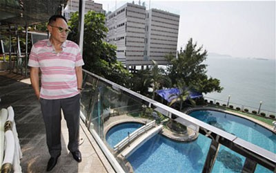 Tỷ phú Cecil Chao trong căn biệt thự trị giá hàng trăm triệu HKD. Ảnh: Telegraph